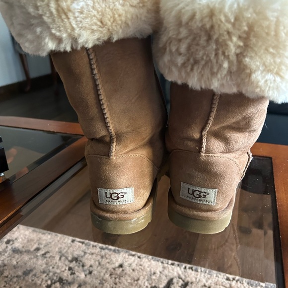 Authentic UGG Tan Shearling Boots 5815 - Picture 4 of 9
